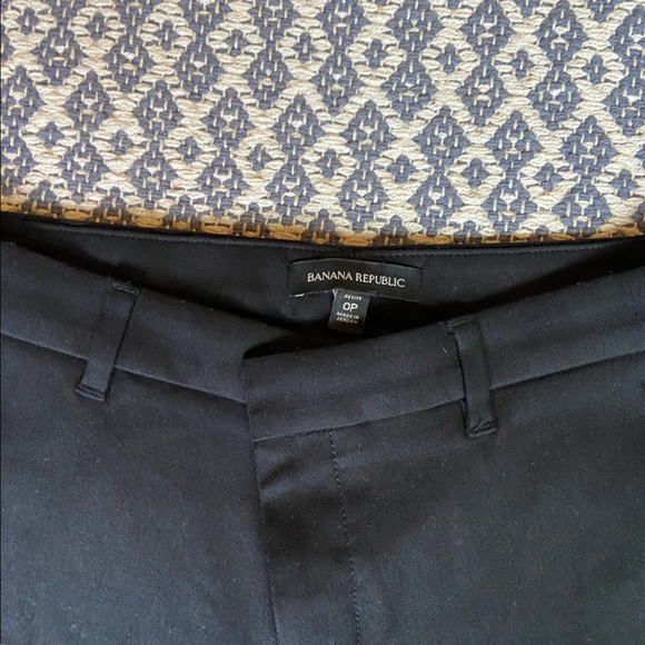 Banana Republic black shorts. Size 0P. - Picture 2 of 3